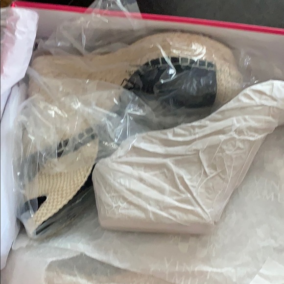 NIB Vince Camuto Size 5 wedges - Picture 3 of 9